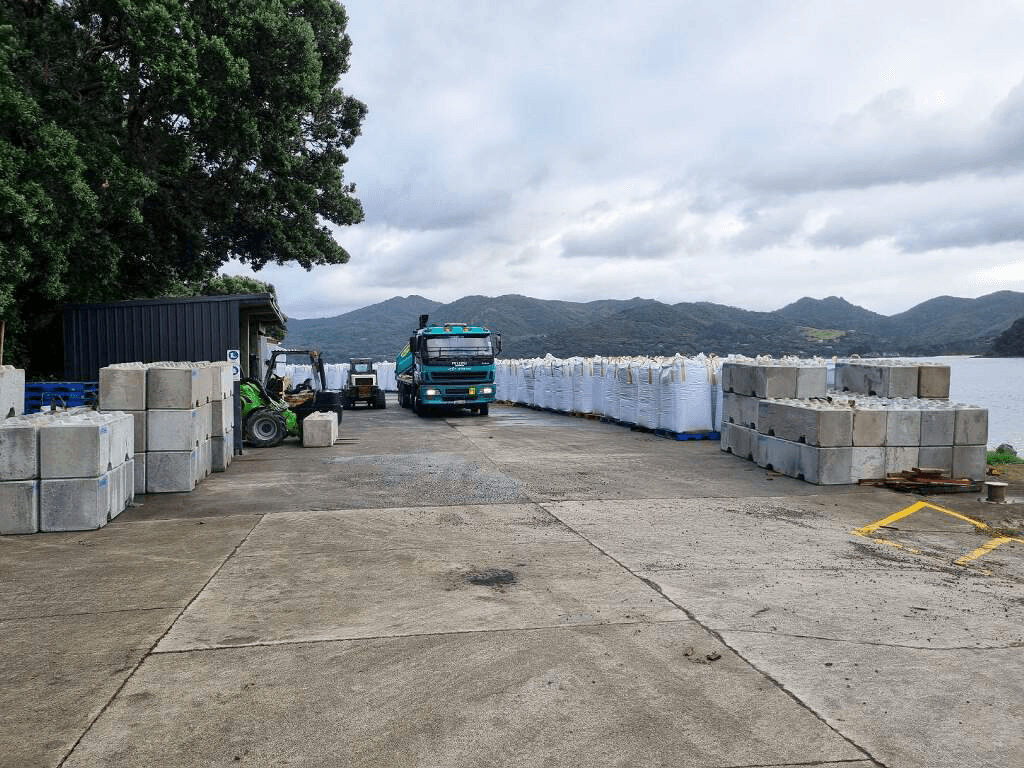Truck wharf